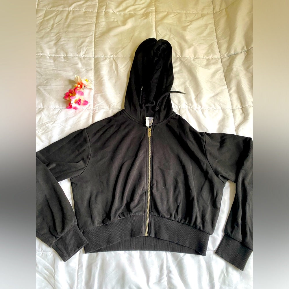 Cropped Zipped Up Hoodie by H&M
